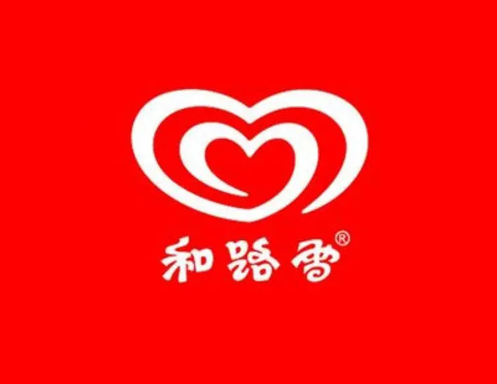 和(hé)路(lù)雪(xuě)logo(英文(wén)Wall's)在中國(guó)的(de)以大(dà)紅(hóng)背景和(hé)兩個(gè)心形圖案構成，底部為(wèi)中國(guó)特色的(de)漢字筆(bǐ)畫(huà)